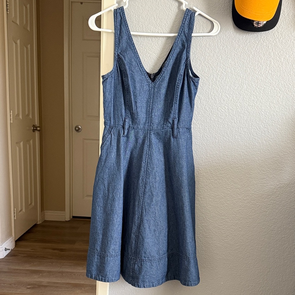Banana Republic Blue V neck denim dress with belt